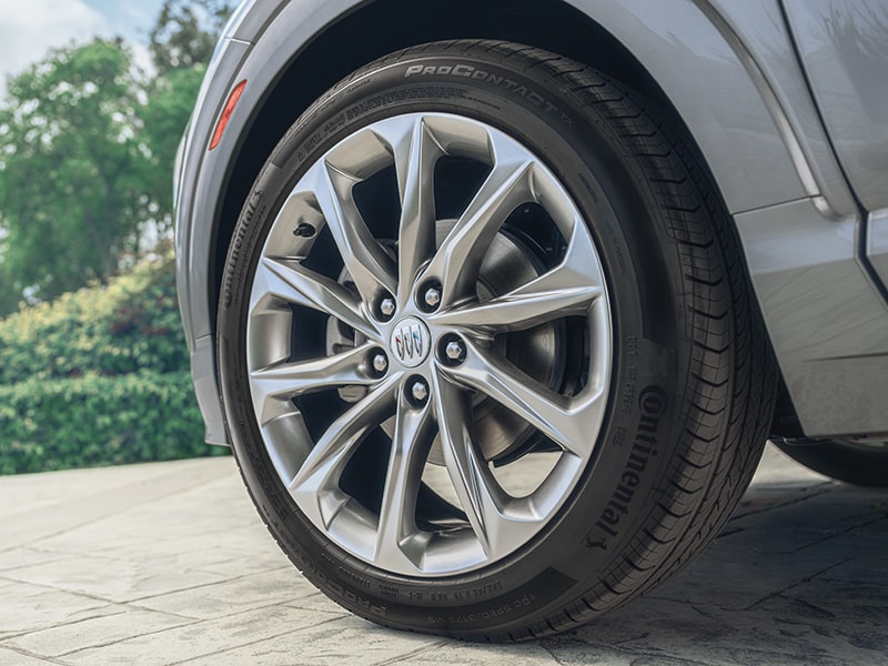 Close-up View of a 2025 Buick Encore GX Avenir Aluminum Wheel and Rim