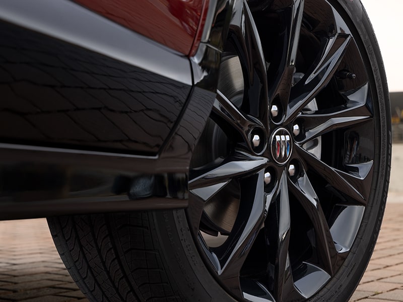 Close-up View of 2025 Buick Encore GX ST Glossy Wheel and Rim