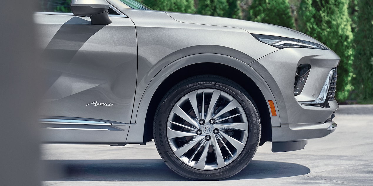 Close-up Side View of the 2025 Buick Envision Avenir Luxury SUV