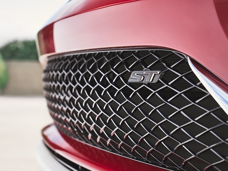 Close-up of the Grille and ST Badging on the Buick Envista Sporty SUV