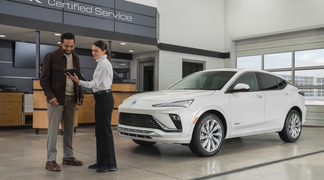 Women showing man Buick vehicle benefits